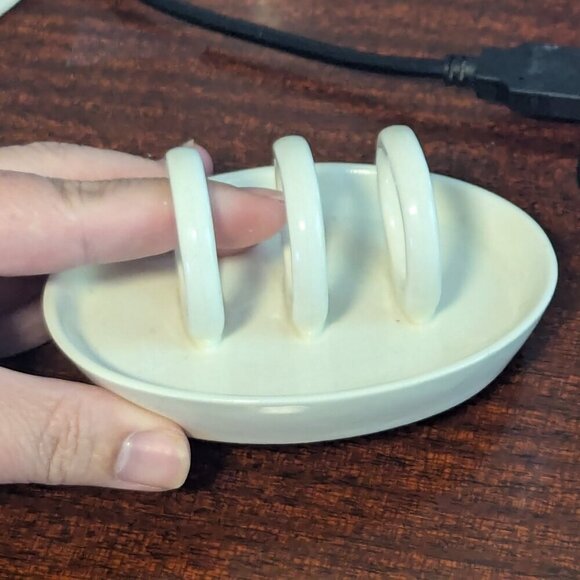 Vintage Wedgwood Etruria England 2AP38 Toast Rack 2 Slice Ceramic Porcelain - Picture 5 of 9